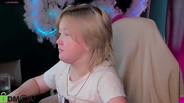 Chatroom XXX en direct de Sara_Robinson