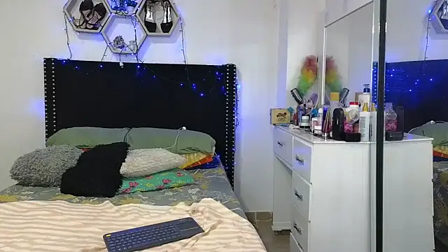 charlotte_077 élő XXX-chatje