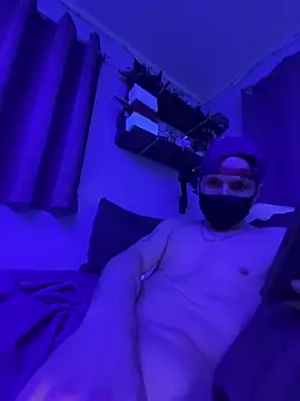 Cloudd_Kingg_Iceyyyn Webbikameraesitys