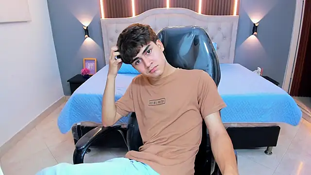 Tommy18__ 即時 XXX 聊天