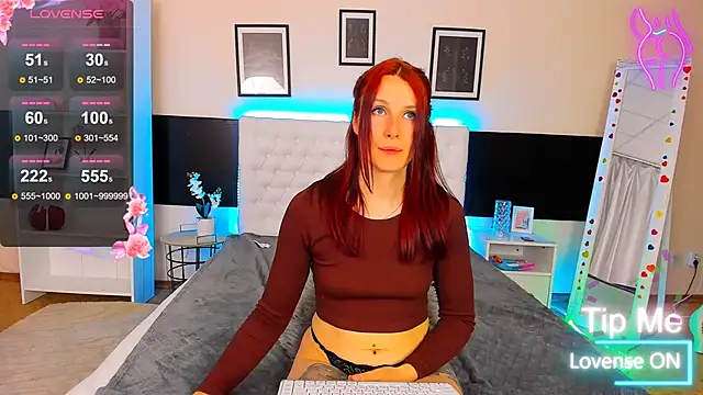 Show modela KiraNeeww na web-kameri