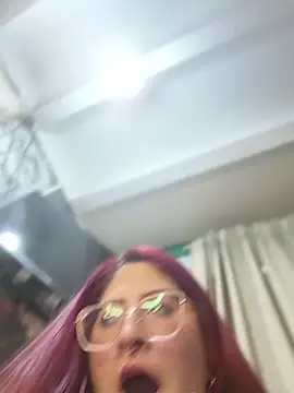 Chat +18 de JuliiGrey ao vivo