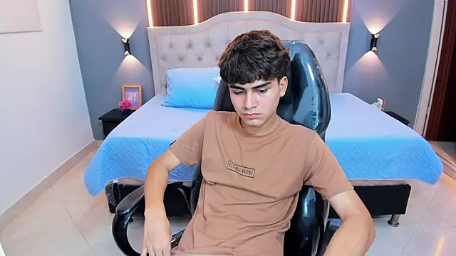 Онлайн чат XXX Tommy18__