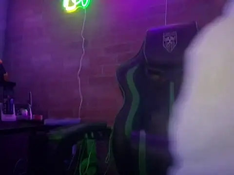 Pokazy przed kamerką – chronic_vibez