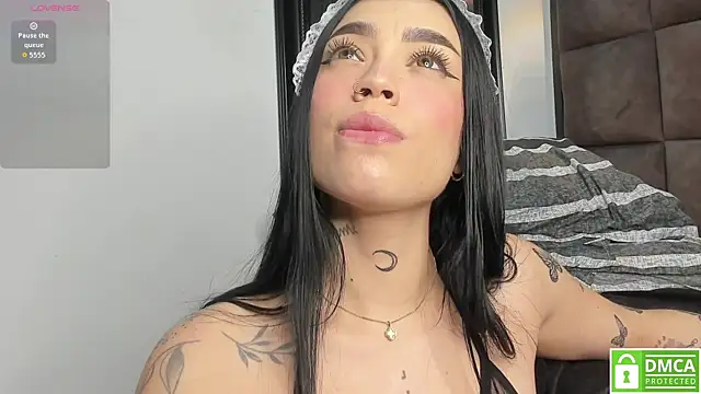 Scarlet__Jones_ Adlı Modelin Canlı XXX Sohbeti