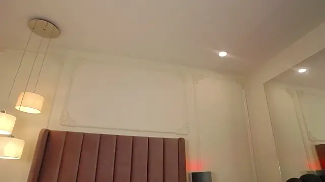 LiaTrainorn Live XXX chat