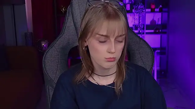 Živý XXX chat KiraMontoya