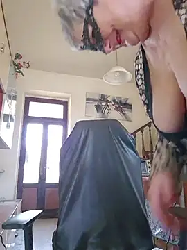 simona60: онлайн-секс-чат