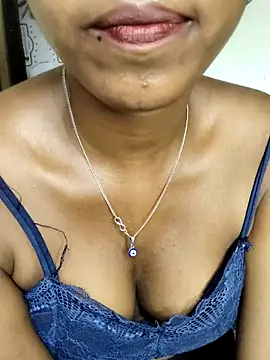 Simran_0011: διαδικτυακό σόου στην κάμερα