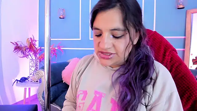 Chat XXX en directo de TaraTaylorr