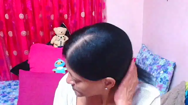 SLUTTYROXY webkamerás műsora