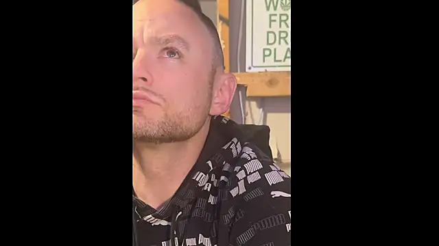 famous1tad webkamerás műsora