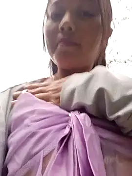 Chat XXX en directo de Rose-222