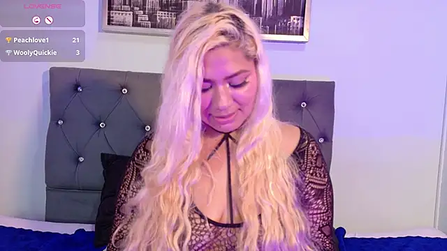 Show modela IvonnyBon_gh na web-kameri