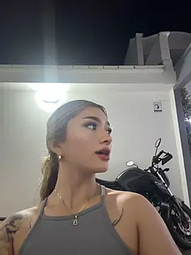 ArianavilladaのライブXXXチャット