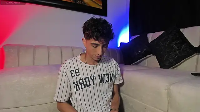 Chat +18 de mhatias_ ao vivo