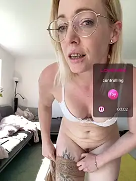 XXX chat uživo modela Lea-Kirsch