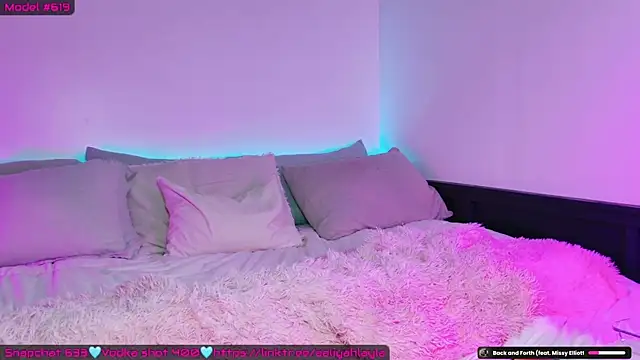 AaliyahLaylah 现场XXX聊天