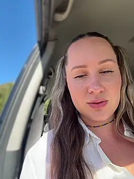 Mona_Plus Adlı Modelin Canlı XXX Sohbeti