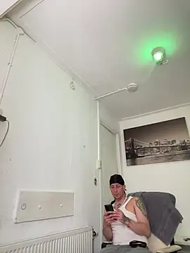 Show modela TitanNoir na web-kameri