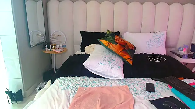 MILLA9000n Live XXX chat