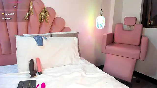 SabrinaVantress' Live XXX Chat