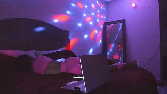 yiauana Chat XXX in diretta