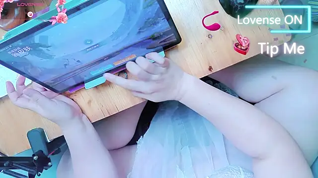 AngelwithEcup: онлайн-секс-чат