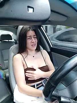 Show modela GroaningJute na web-kameri