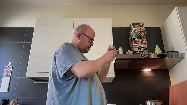 theitalianbear élő XXX-chatje