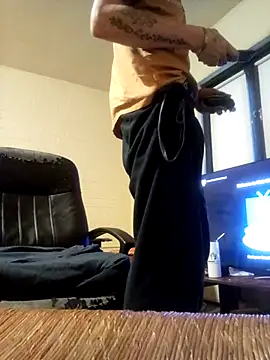 jizzyglizzy92 Show in webcam