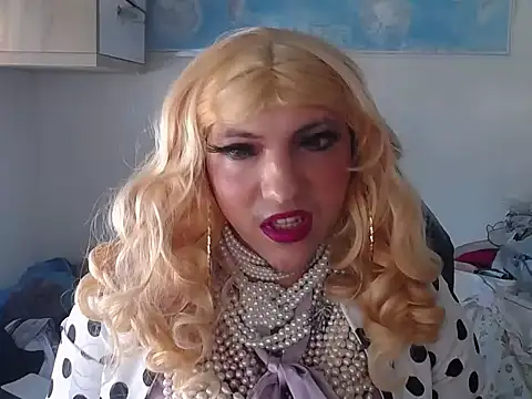 VanesaCrossic Show in webcam