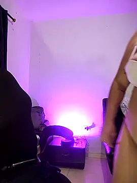 LucyDiamonds1's Webcam Show