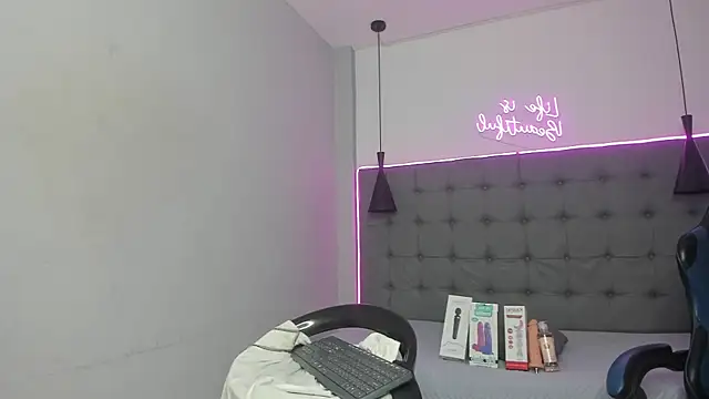 scarletcherry18 webcam show