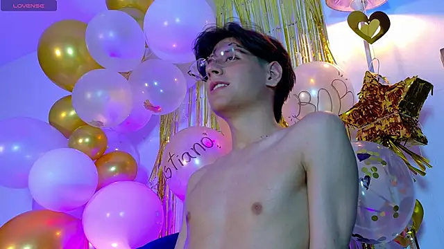 Show modela lui_x_dust na web-kameri