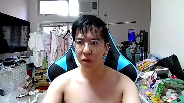 charlie_xdd Show in webcam