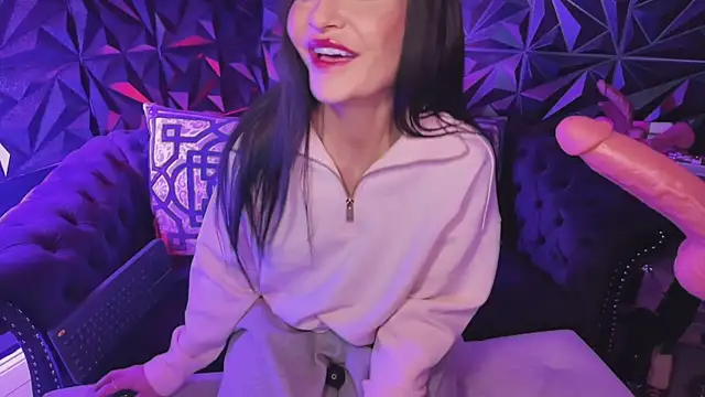 NatashaxoBangs Adlı Modelin Canlı XXX Sohbeti