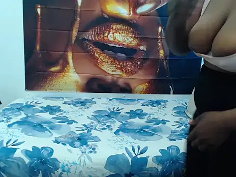 Queenteex6992: онлайн-секс-чат