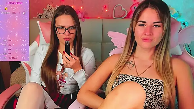 hotty_girls_here live XXX chat