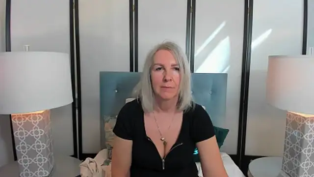 EricaTop Adlı Modelin Canlı XXX Sohbeti