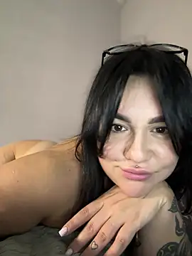 SwittieKendra Chat XXX in diretta