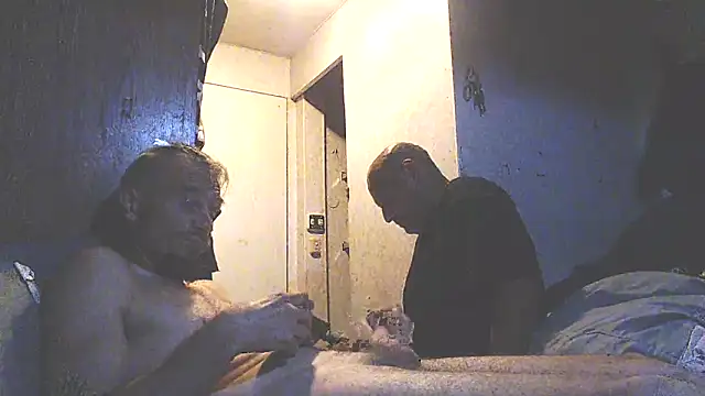 LetMeLiqU: διαδικτυακό σόου στην κάμερα