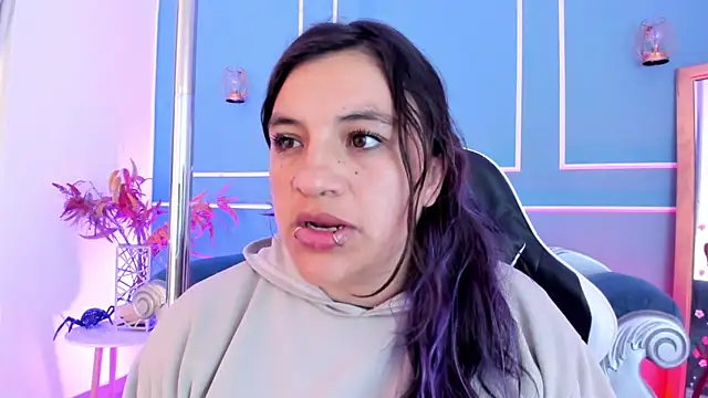 TaraTaylorr's Live XXX Chat