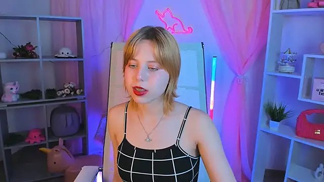 VivienneHebert Adlı Modelin Canlı XXX Sohbeti