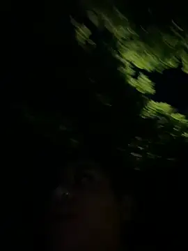 halana_squirts élő XXX-chatje