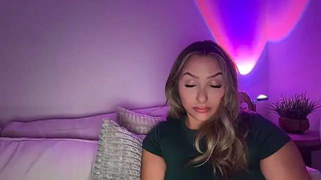 lustfulsmiles' Webcam Show