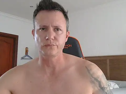 TroyDieselXXX Adlı Modelin Canlı XXX Sohbeti