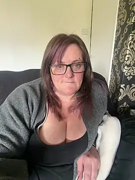 Busty-GilfQuinn Chat XXX in diretta