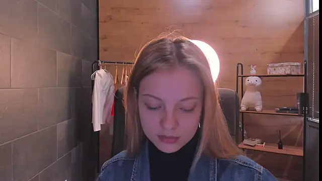 EmmaaMcDon: διαδικτυακό σόου στην κάμερα