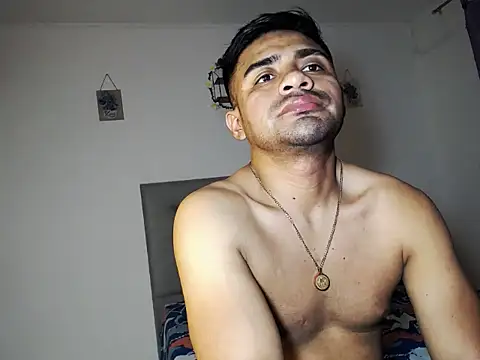 Вебкам-шоу zeussexyhot